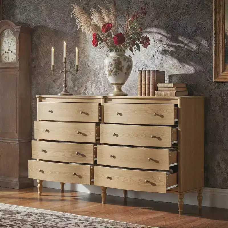 Commode vintage galbée en chêne noir/clair avec 8 tiroirs, Rangement de chambre à coucher avec poignées en bronze