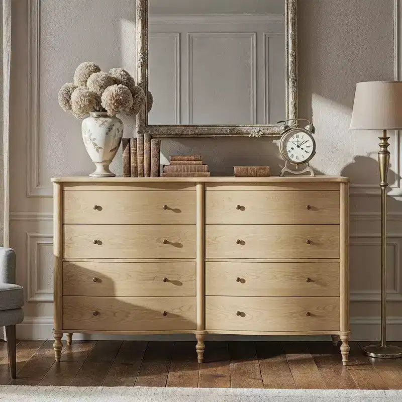 Commode vintage galbée en chêne noir/clair avec 8 tiroirs, Rangement de chambre à coucher avec poignées en bronze
