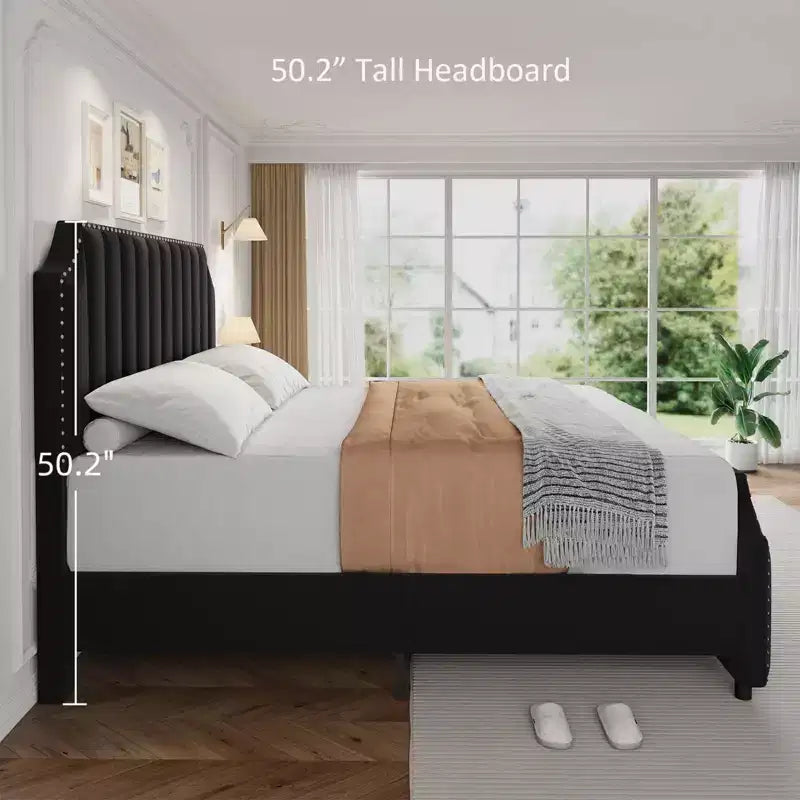 Cadre de lit King Size avec tête de lit en velours, décor de rivets, lattes en bois solides, pas besoin de sommier tapissier, assemblage facile