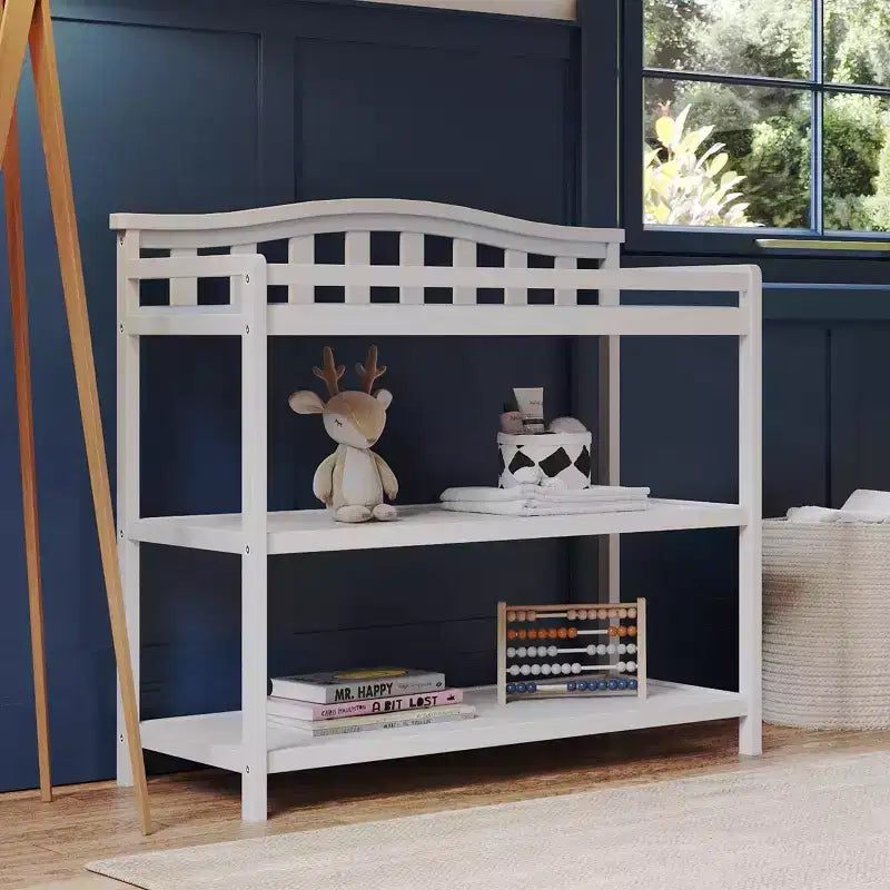 Table à langer pour bébé avec dessus en arc, matelas résistant à l'eau et sangle de sécurité, kit anti-basculement inclus, finition sans danger pour bébé