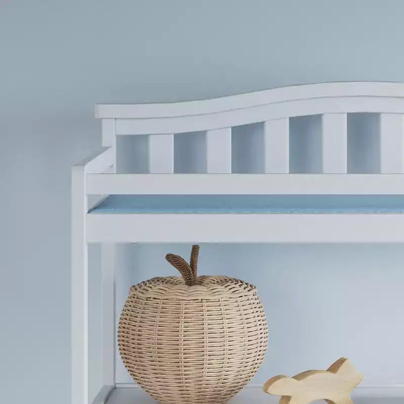 Table à langer pour bébé avec dessus en arc, matelas résistant à l'eau et sangle de sécurité, kit anti-basculement inclus, finition sans danger pour bébé